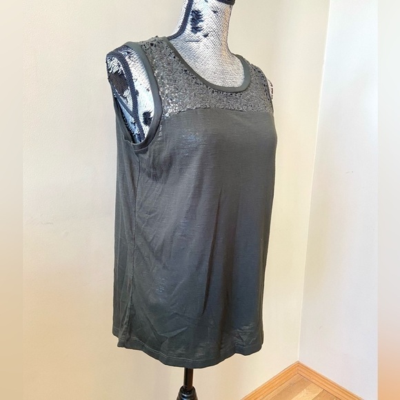 ⭐️2 FOR $20⭐️ Forest Green Tank with Crochet Details. Boho style. Medium - Picture 9 of 11